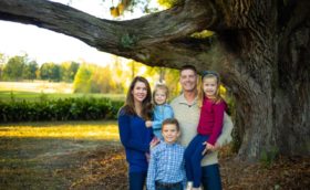 Family portrait under the Kinderlou oak – 2019
